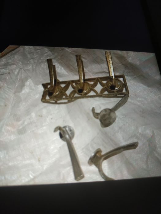 Вішалка металева.