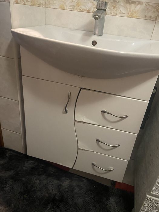 Дзеркало під умивальник з тумбою. Ширина -60, довжина -79, глубина -33
