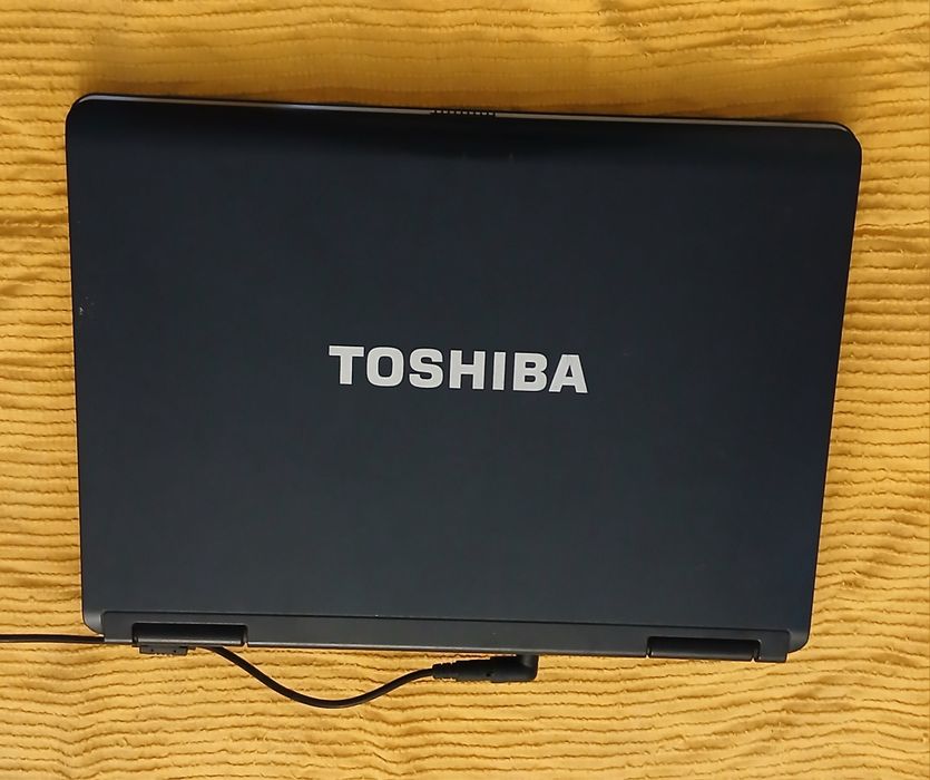 Toshiba Satellite L40 18L Acende sem Carregador para Arranjo ou Peças
