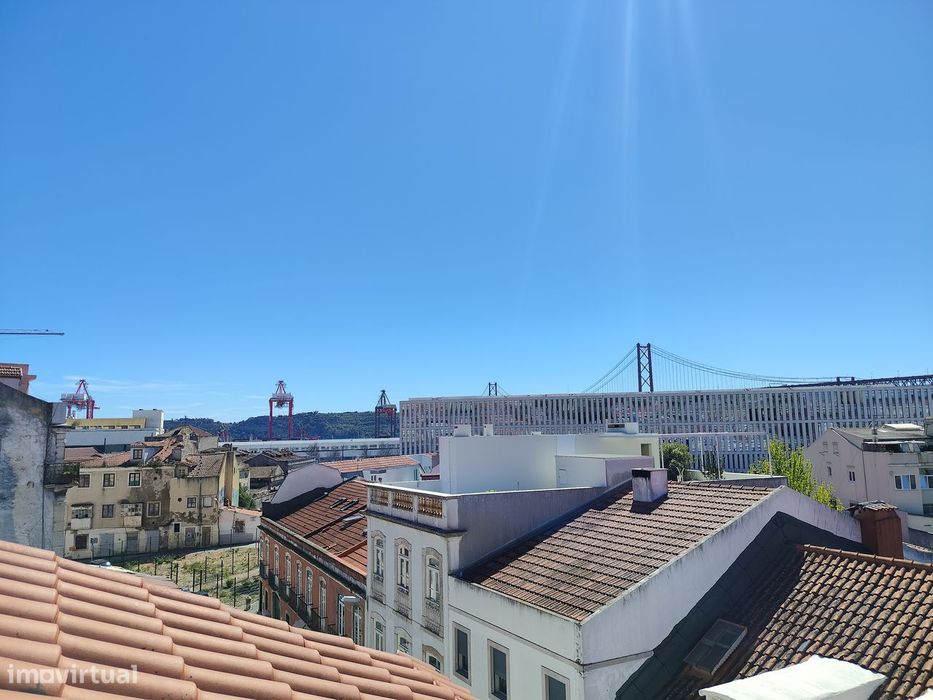 Arrenda-se T2 no centro de Alcântara