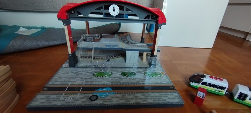 Pista de comboio em madeira
