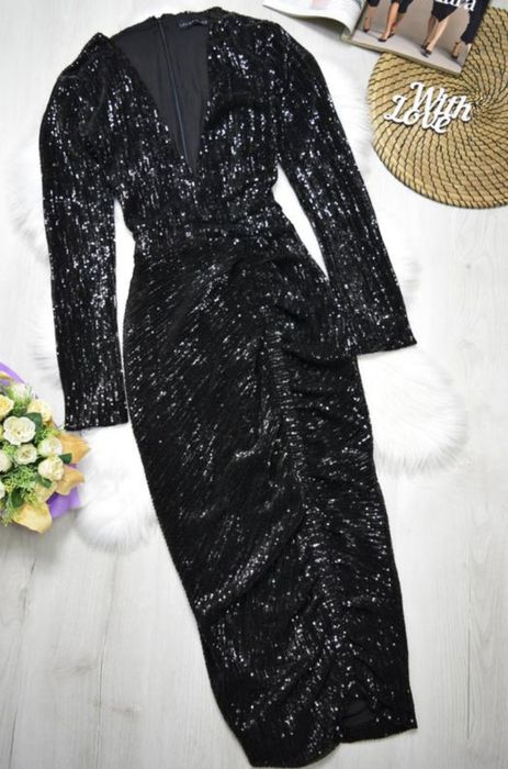 Чорне плаття у паєтки від Lavish Alice