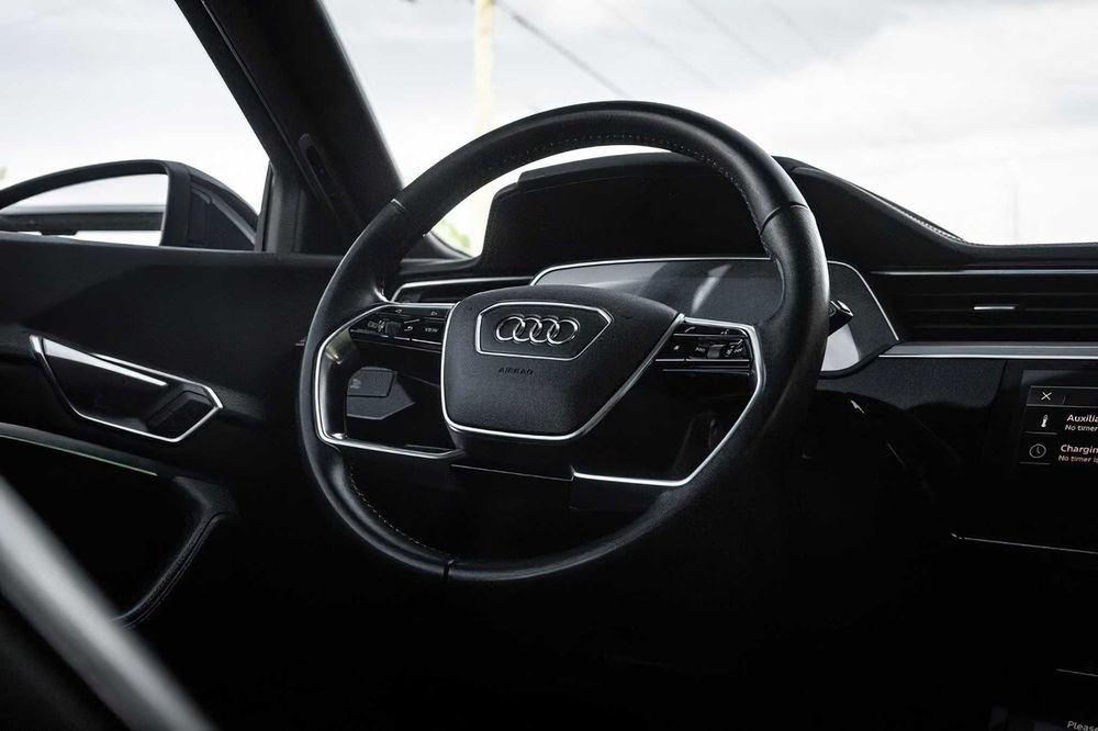 Audi e-tron      2019