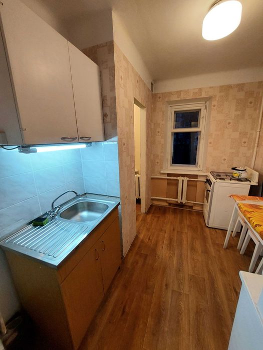 Без комісії продам 2-к.  Маккейна, 38а. Метро Звіринецька - 5 хв. пішк
