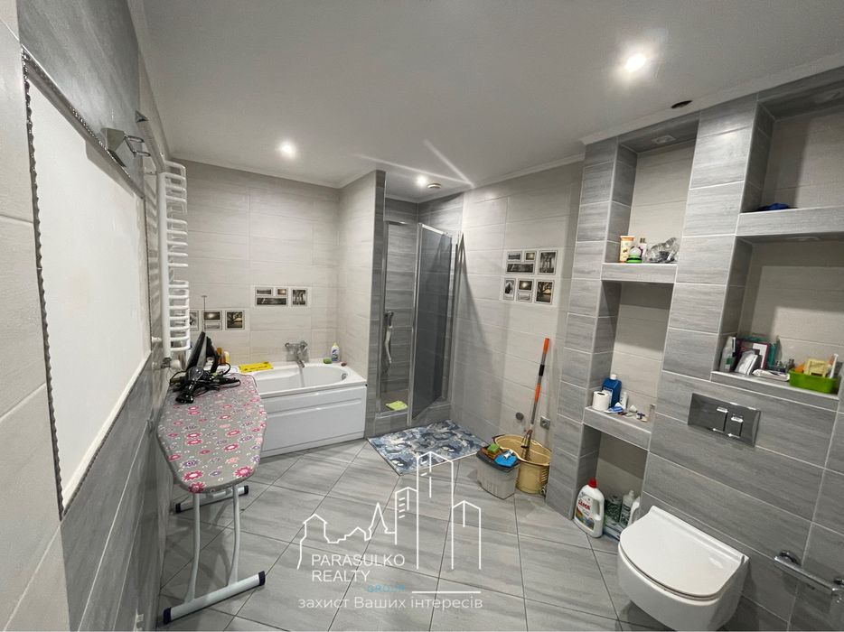 Продам велику 3-х кімнатну квартиру з терасою