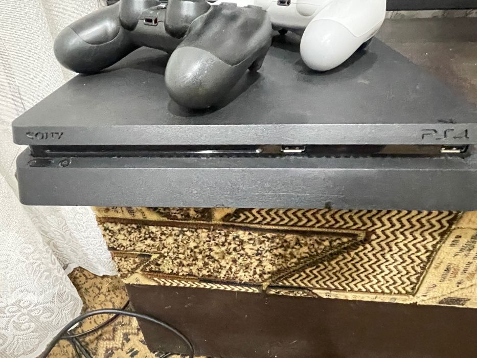 Sony plastation 4 Slim 1TB