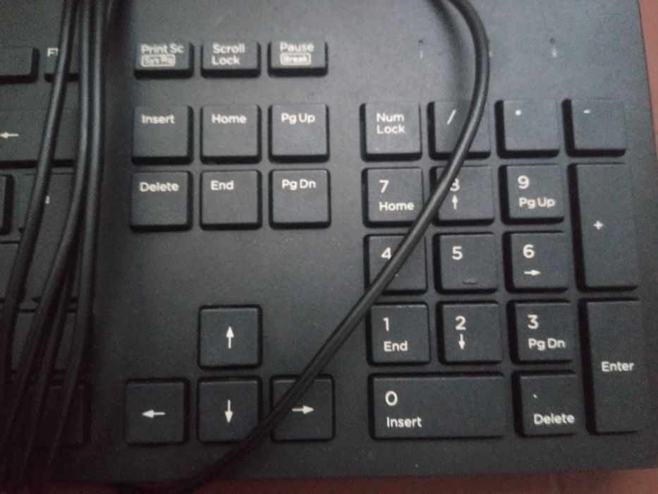 1 TECLADO HP - Muito Bom Estado