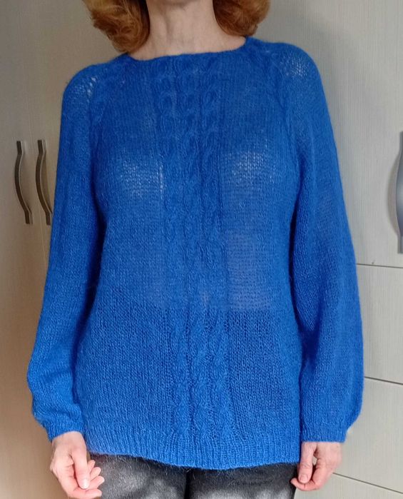 Легкий, пухнастий светр-павутинка ручної роботи синього кольору