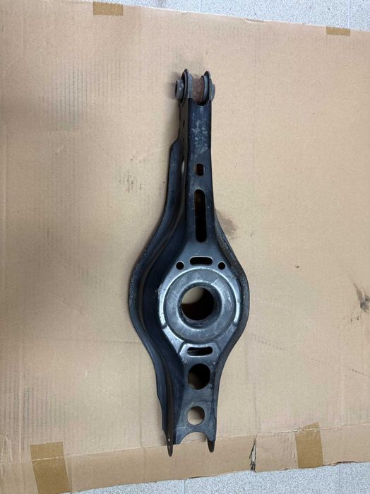 Toyota Chr 1.8 hybryda wahacz dolny tył oryginał