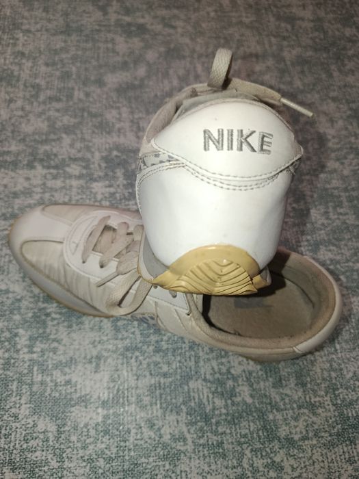 Кросівки жіночі Nike