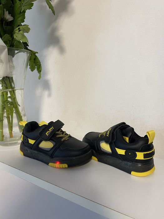 Дитячі кросівки з підсвіткою лед