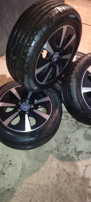 Rodas da Mercedes originais novas com 4 pneus dois novos e dois bons