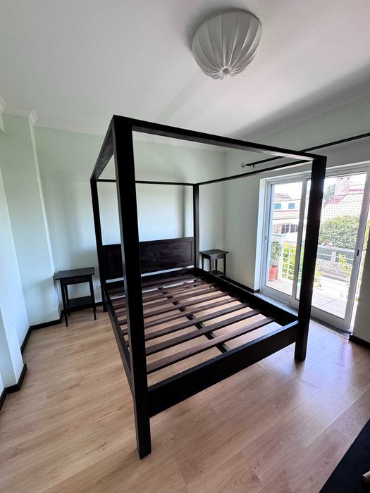Cama de dossel Area Infinita em madeira de teca