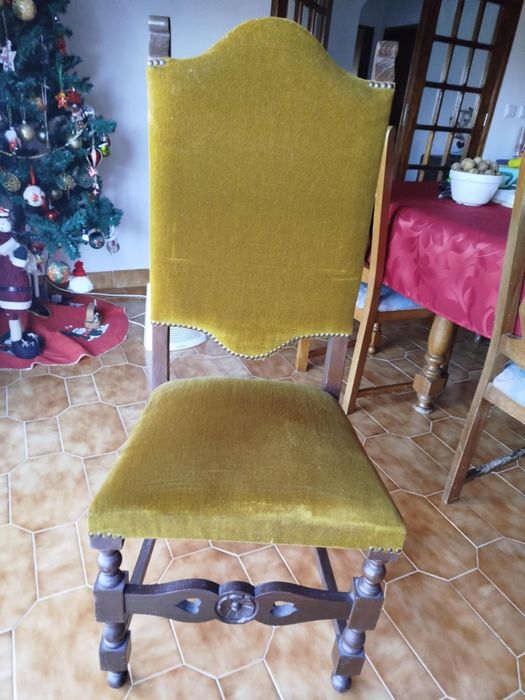 Mesa de sala e cadeiras