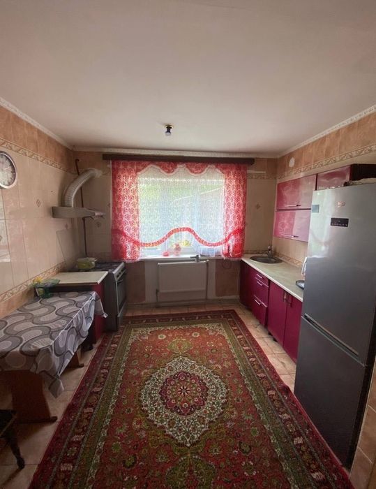 Гарний будинок в мальовничому селі