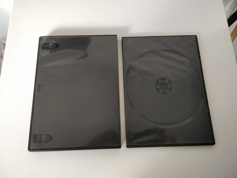 Caixas vazias de VHS e DVD usadas64585260235395126