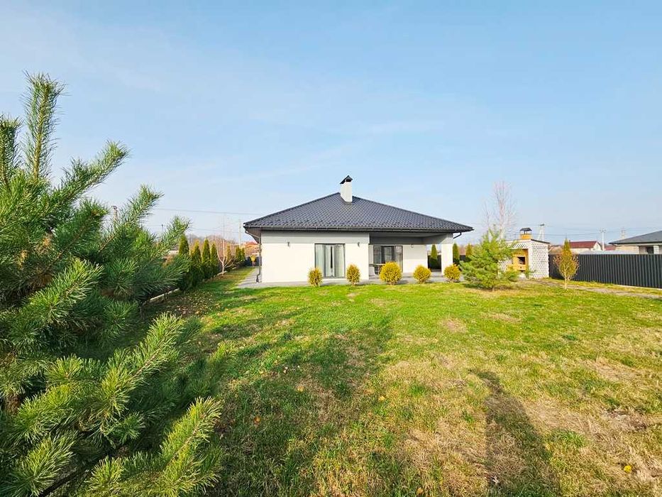 Продається новозбудований сучасний одноповерховий будинок з ремонтом.