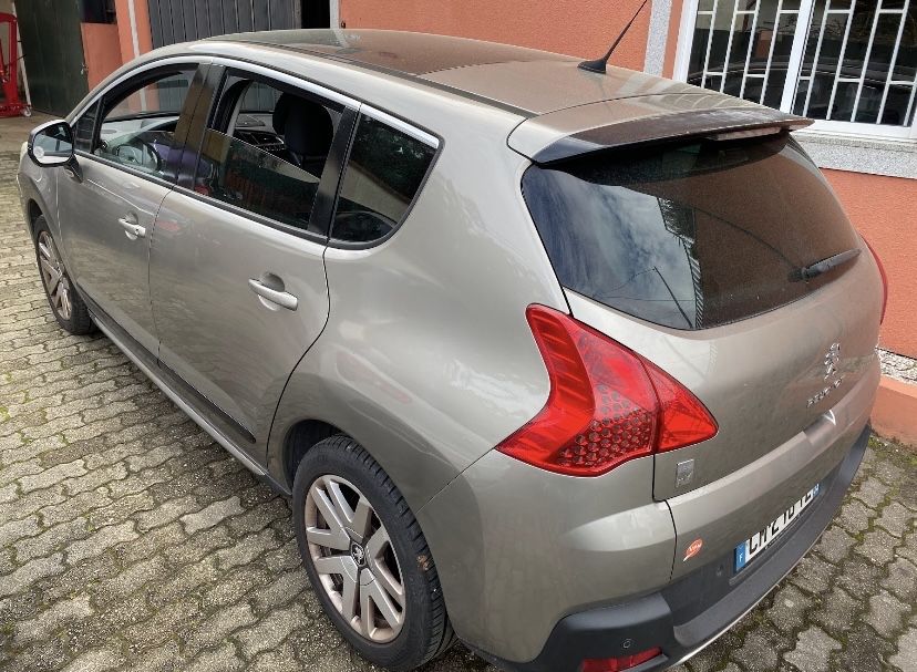 Peugeot 3008 hibrida para peças