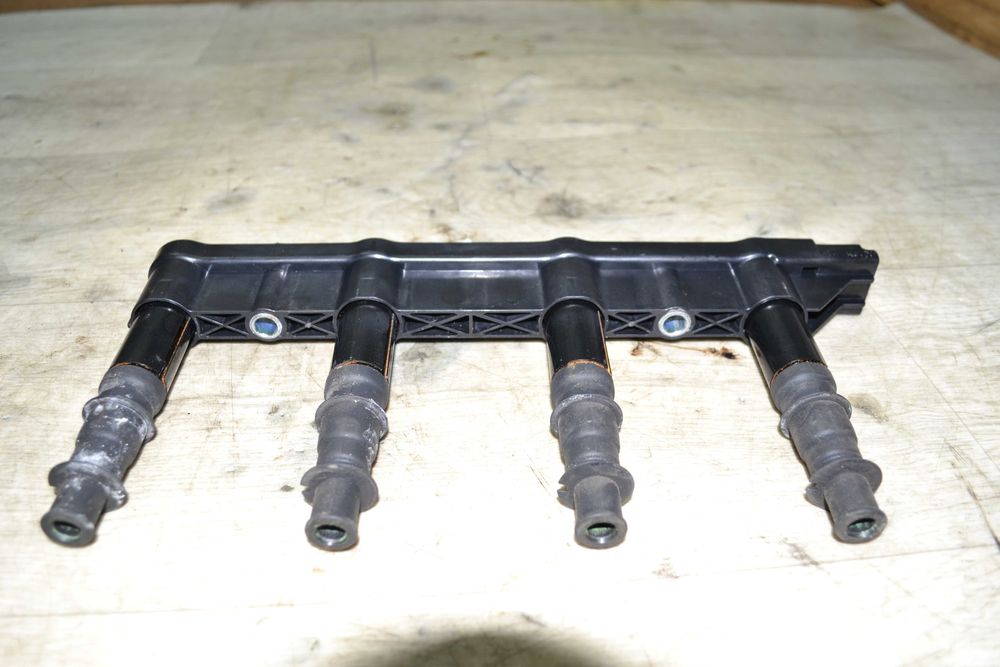 Котушка запалювання Citroen C3 C2 C4 Peugeot 206 207 1.4 B 098622A205