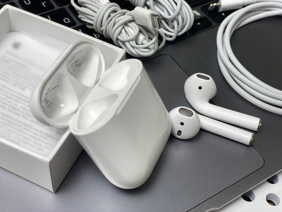 3 пари навушників: Apple EarPods Lightning + XO Q2 Pods