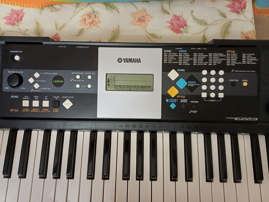 Синтезатор Yamaha PSRE223