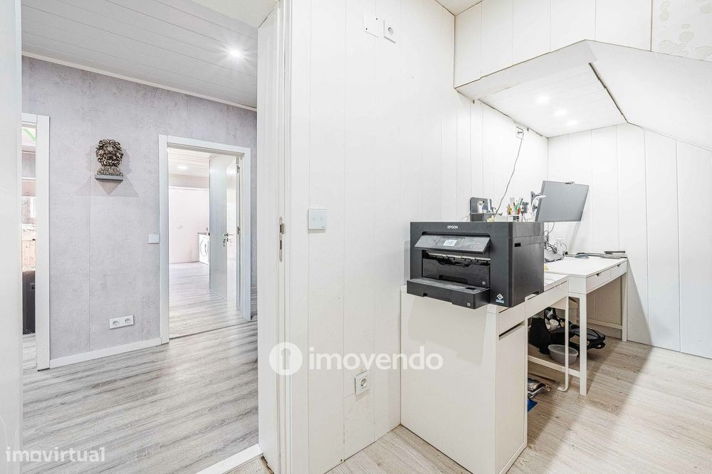 Apartamento T1+1, com logradouro grande, em Odivelas