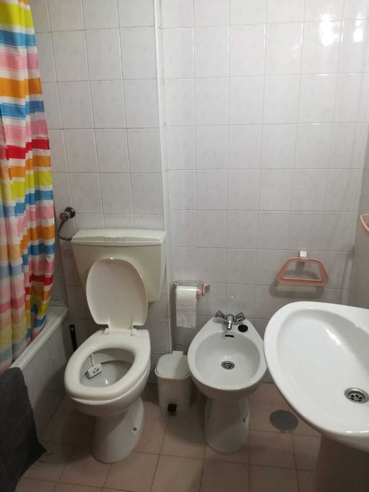 Arrenda-se quarto mobilado a estudante (perto da Universidade de Aveiro / Glicíneas)