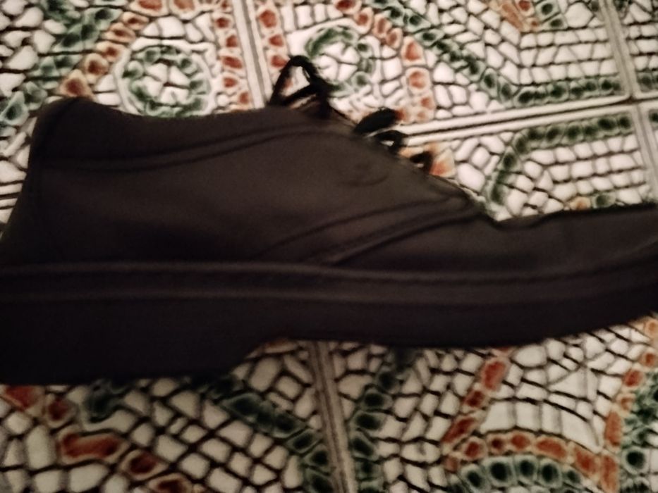 Roupa usada bom estado e calçado  de marca botas de camurça tênis Adid