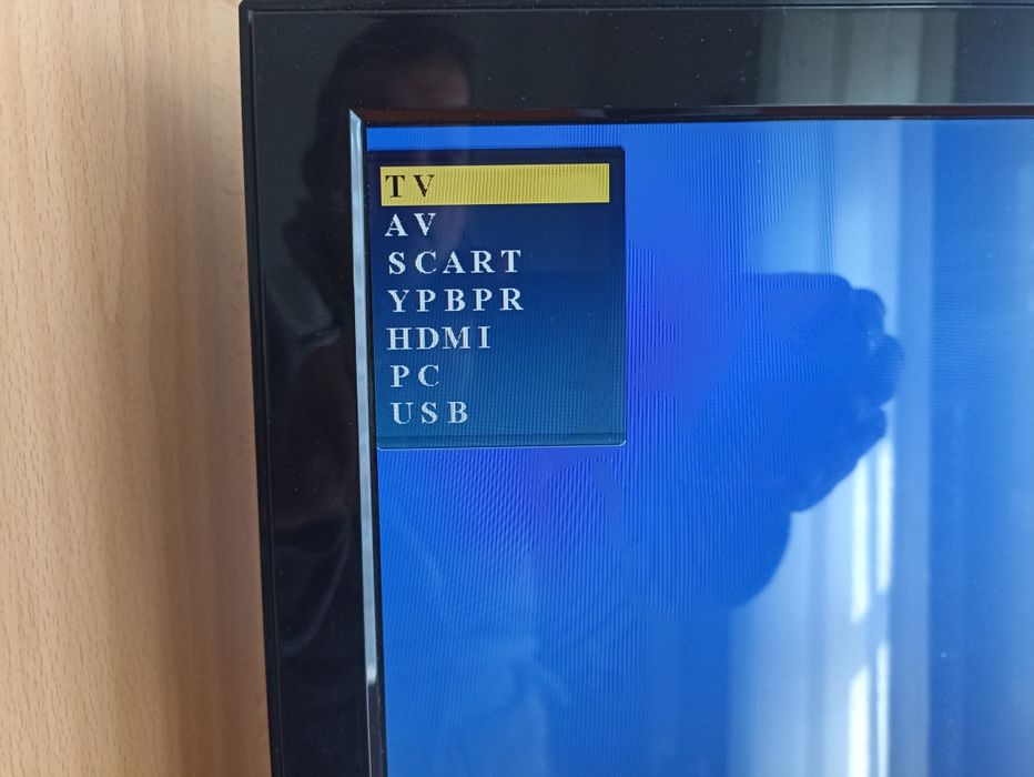 LCD TV CROWN modelo 1610/41