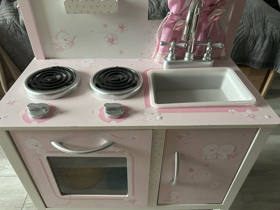 Детская игрушечная кухня