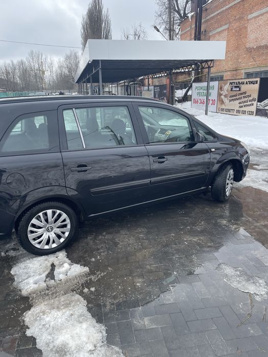Opel Zafira.               .