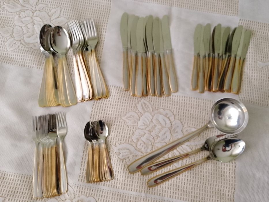 столові прибори  75шт