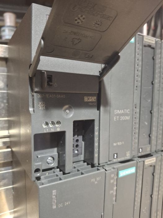 SIEMENS  Simatic ET 200M.

KTP1000 Basic DPSIEMENS

KT