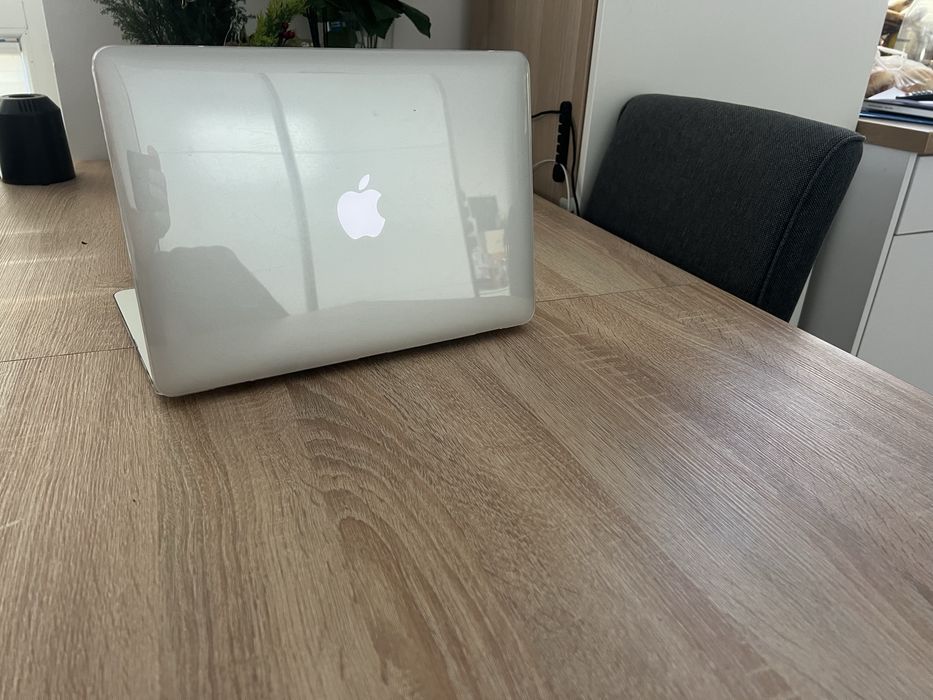 MacBook Air 13” 2015 | i5 | 8GB RAM | 128GB SSD | Sprawny