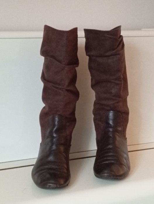 Botki na niewielkim koturnie, w stylu boho - r. 39