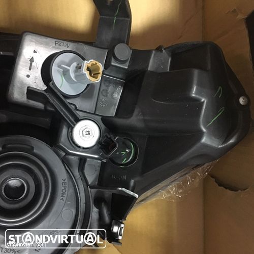 Farol Nissan Navara modelo: 2005 até 2010 novo