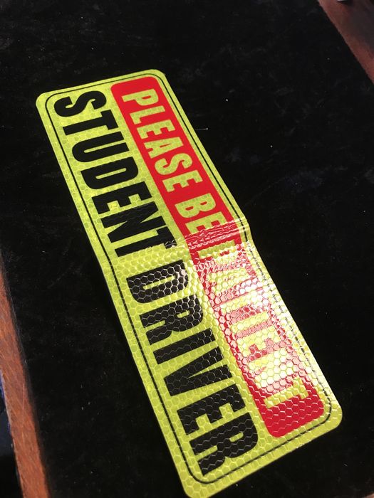 Магнитная наклейка на авто