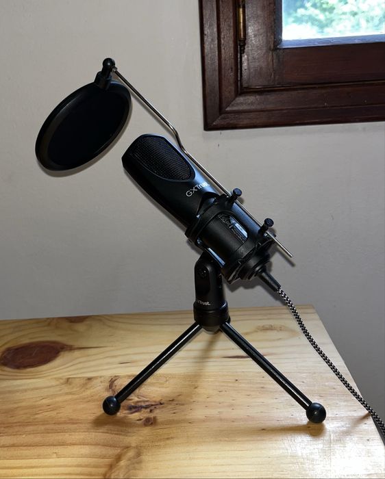 Microfone USB Trust GXT 232 Mantis + Pop Filter + Tripé
