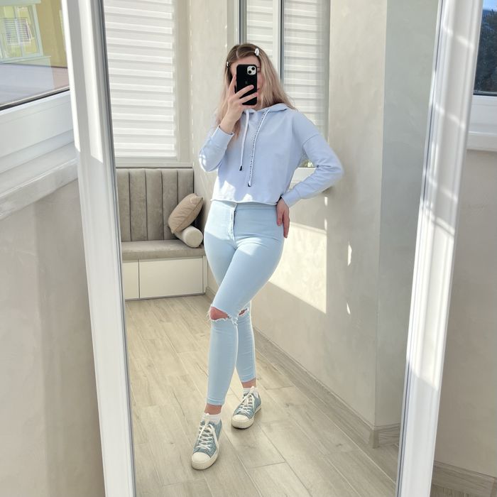 Жіночий костюм від бренду COLIN’S блакитного кольору, штани і світшот