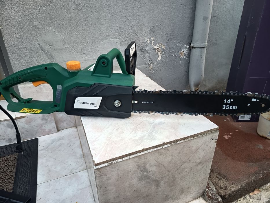 Moto serra nova. Apenas foi ligada para testes