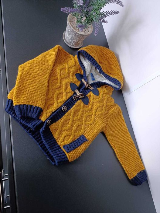 Теплий светр у гарному стані на 18 місяців