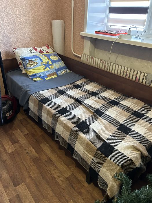 Ліжко односпальне (з матрацом)