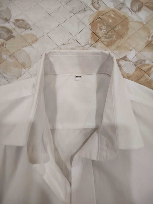 Camisa Branca  em excelente estado.