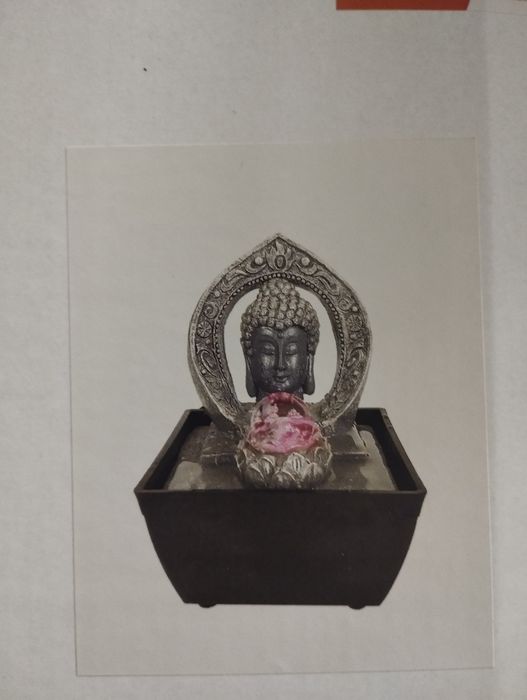 Fonte de budha com luz