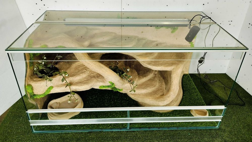 Terrarium dla agamy brodatej  z lampami i roślinami TW04P2A, AquaWaves