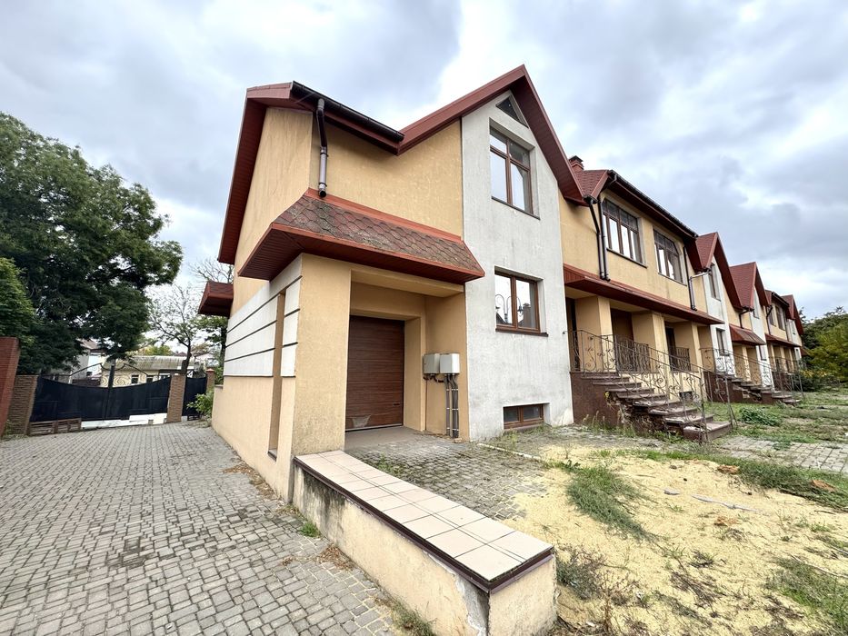 Продажа фасадного коттеджа под коммерческую деятельность в центре