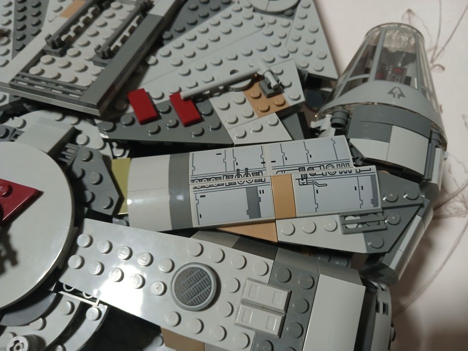 Lego star wars  millennium falcon