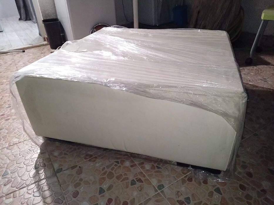 Venda urgente Sofá  branco – Bom estado