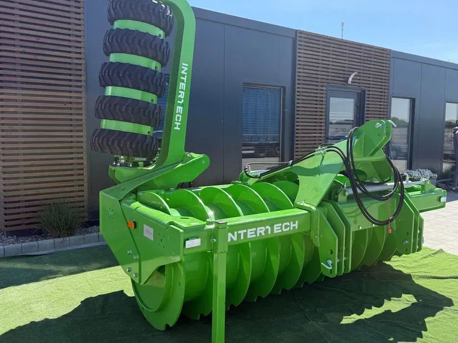 Wał pryzmowy do kiszonki z bocznym wałem dociskowym Inter-Tech 3,0m 300cm