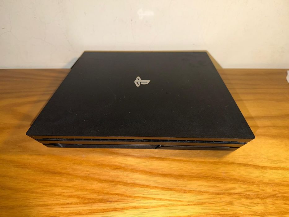 PS4 pro+ comando e cabos originais